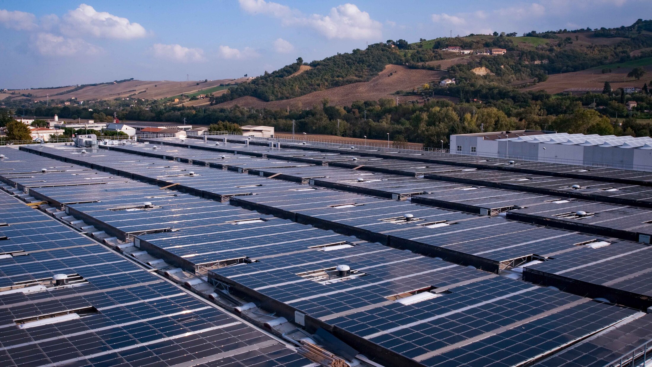 Marketing etico CSR corporate social responsability poltrona frau impianto fotovoltaico