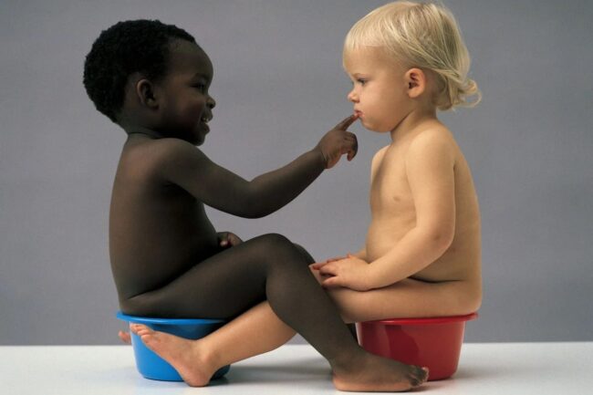 oliviero toscani foto provocatorie campagna pubblicitaria a torino